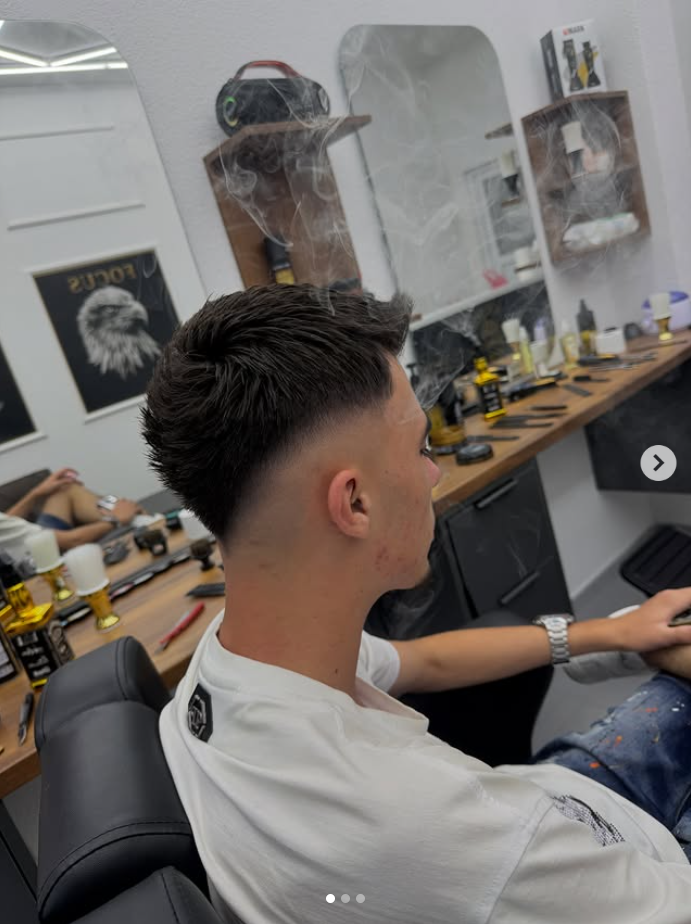 Prerje flokësh te ARD Barber